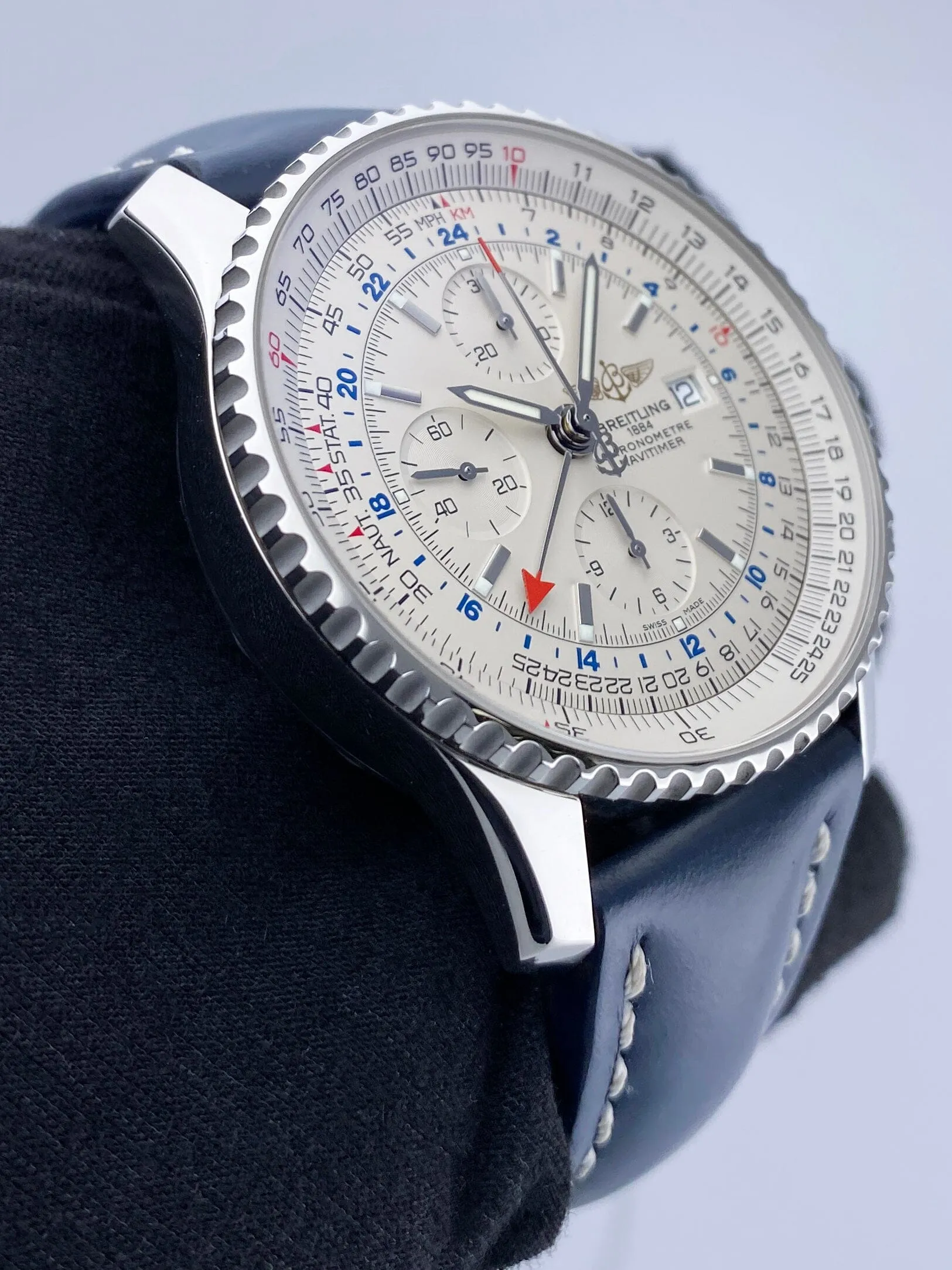 Breitling Navitimer World A24322 Mens Watch With Box