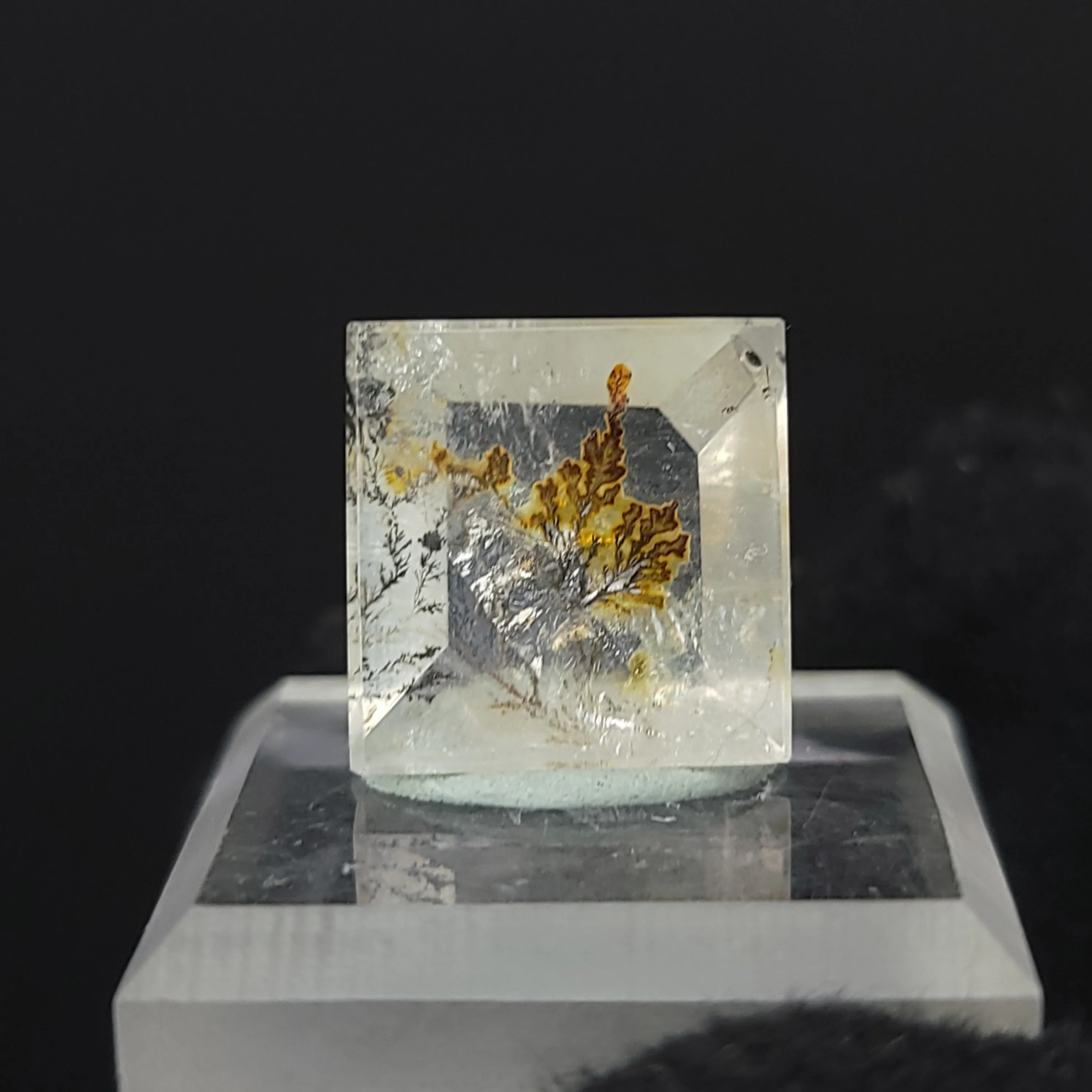 Dendritic Quartz. Square Facet,