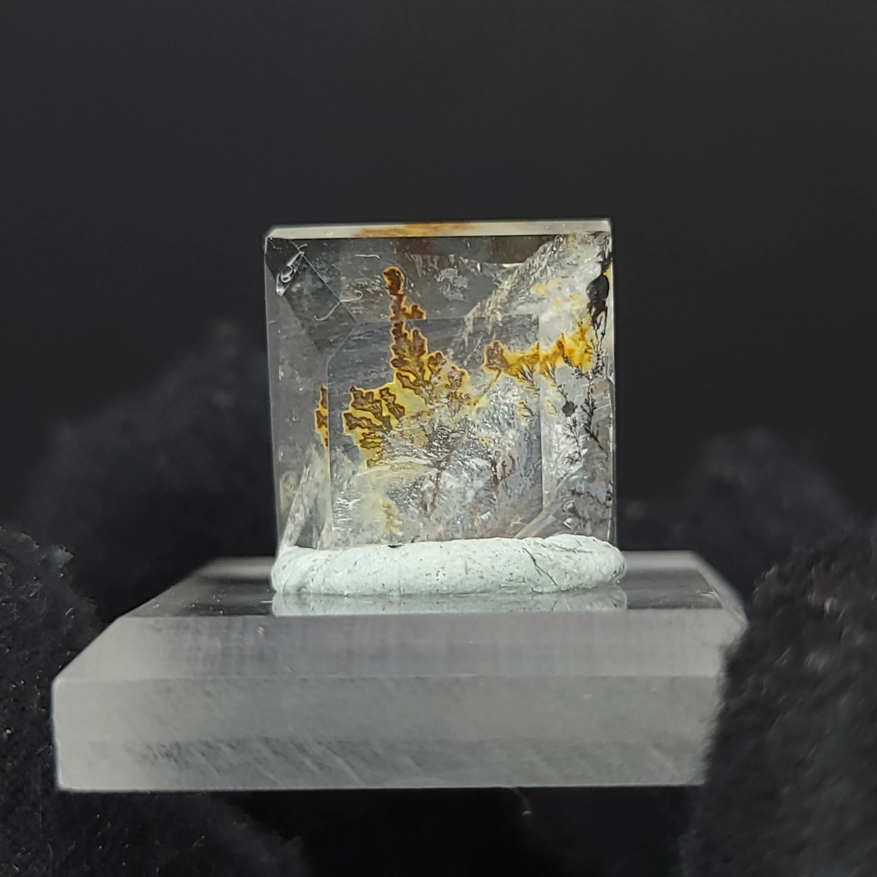 Dendritic Quartz. Square Facet,