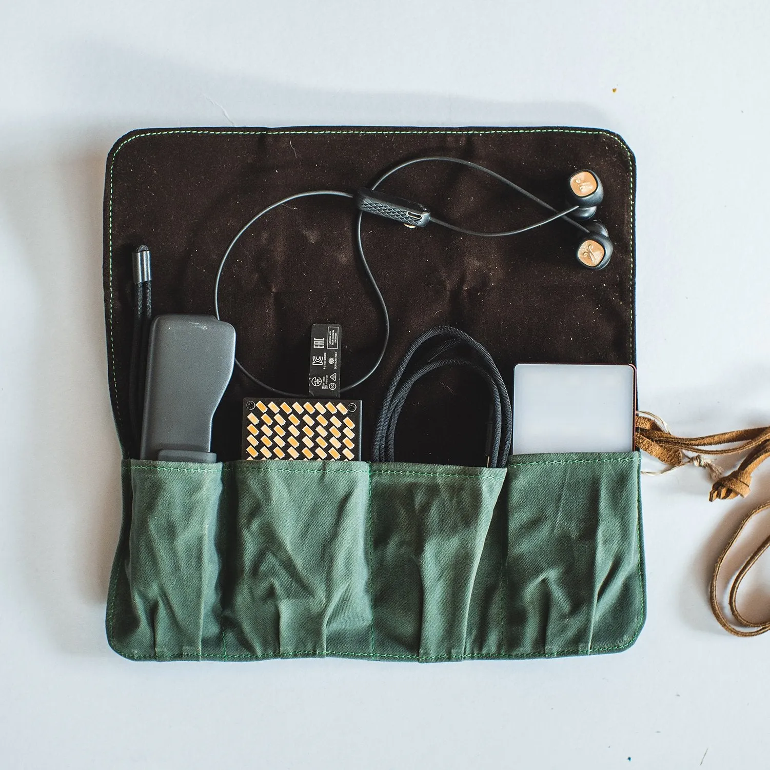 Gouache Barrie Waxed Canvas Watch Roll