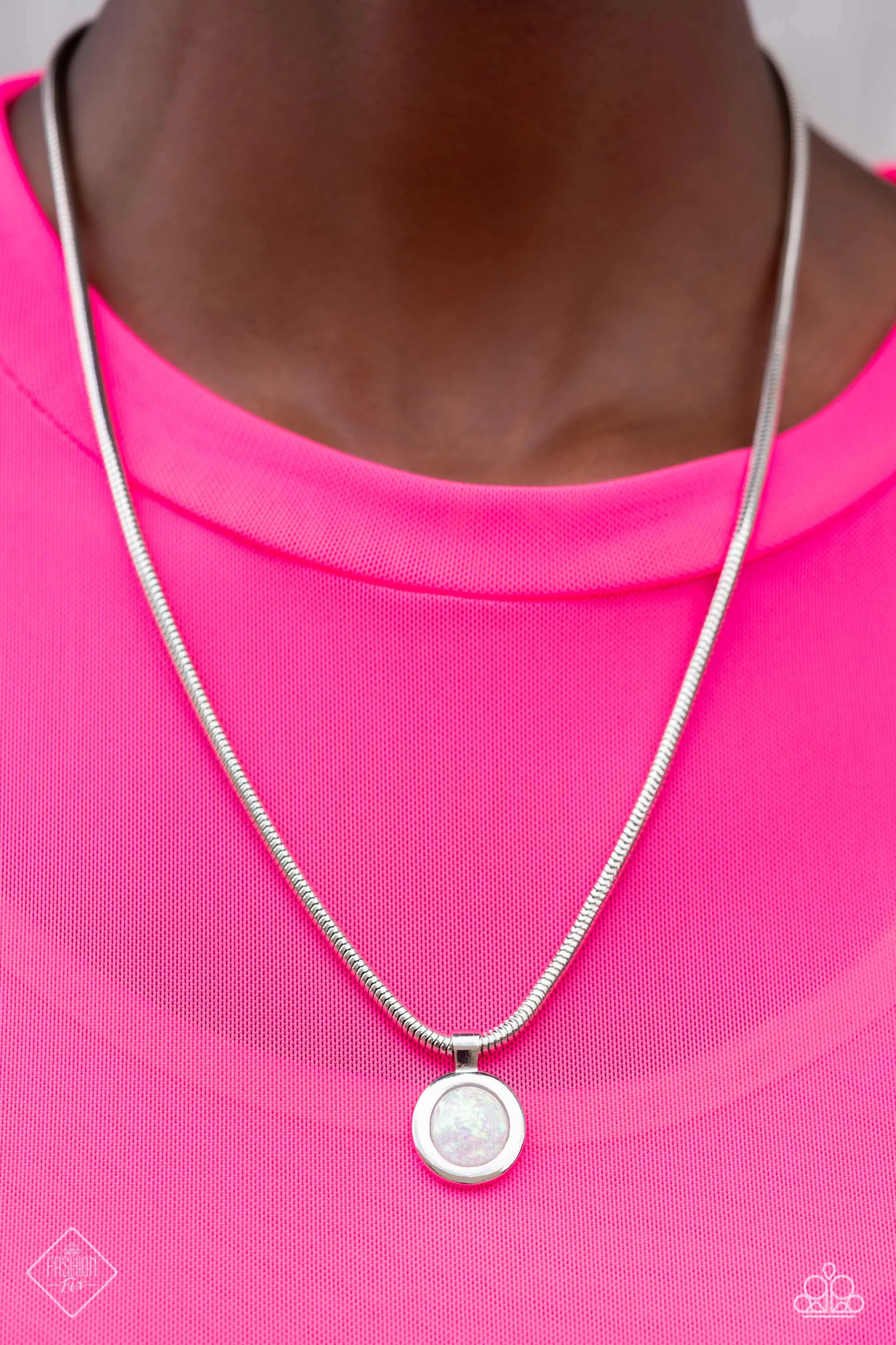 High-Strung Habit - White - Iridescent Bead Paparazzi Short Necklace - September 2023 Sunset Sightings