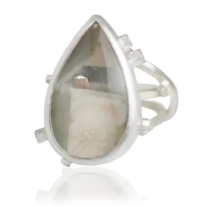 Included Quartz on a Square Wire Swirled Band. Size 7 1/4.