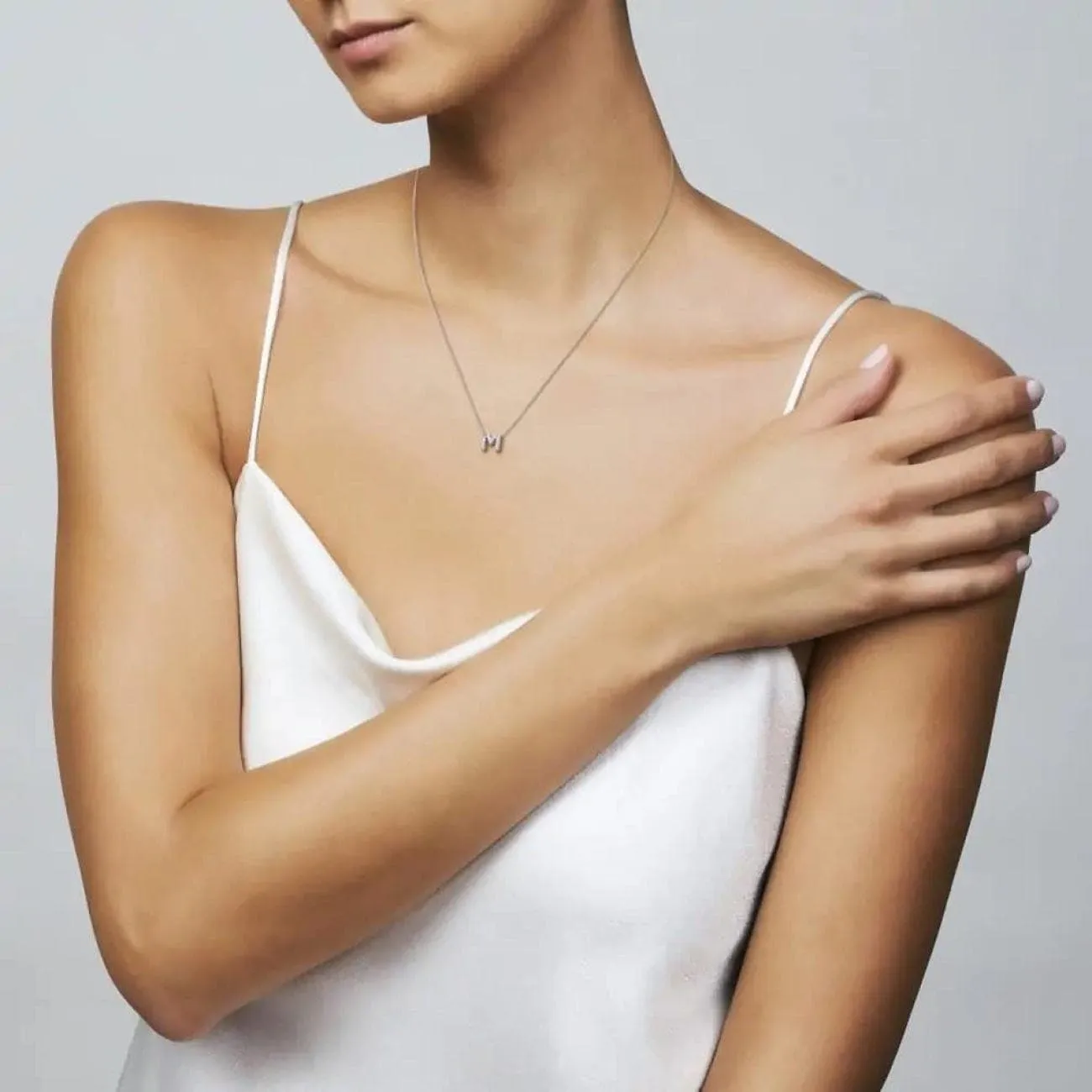 LOVE LETTER R PENDANT WITH DIAMONDS