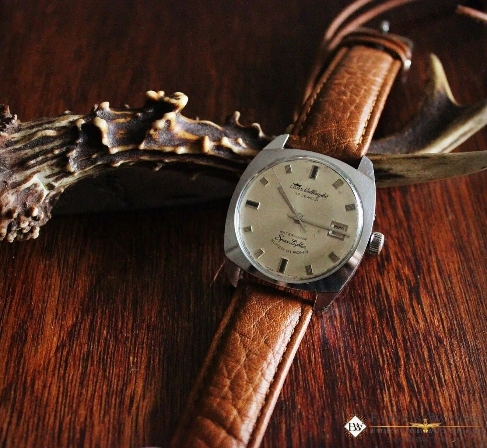 Vintage Lord Wellington Space Lighter Super Strong Manual EB 8800 Watch 17 Jewel