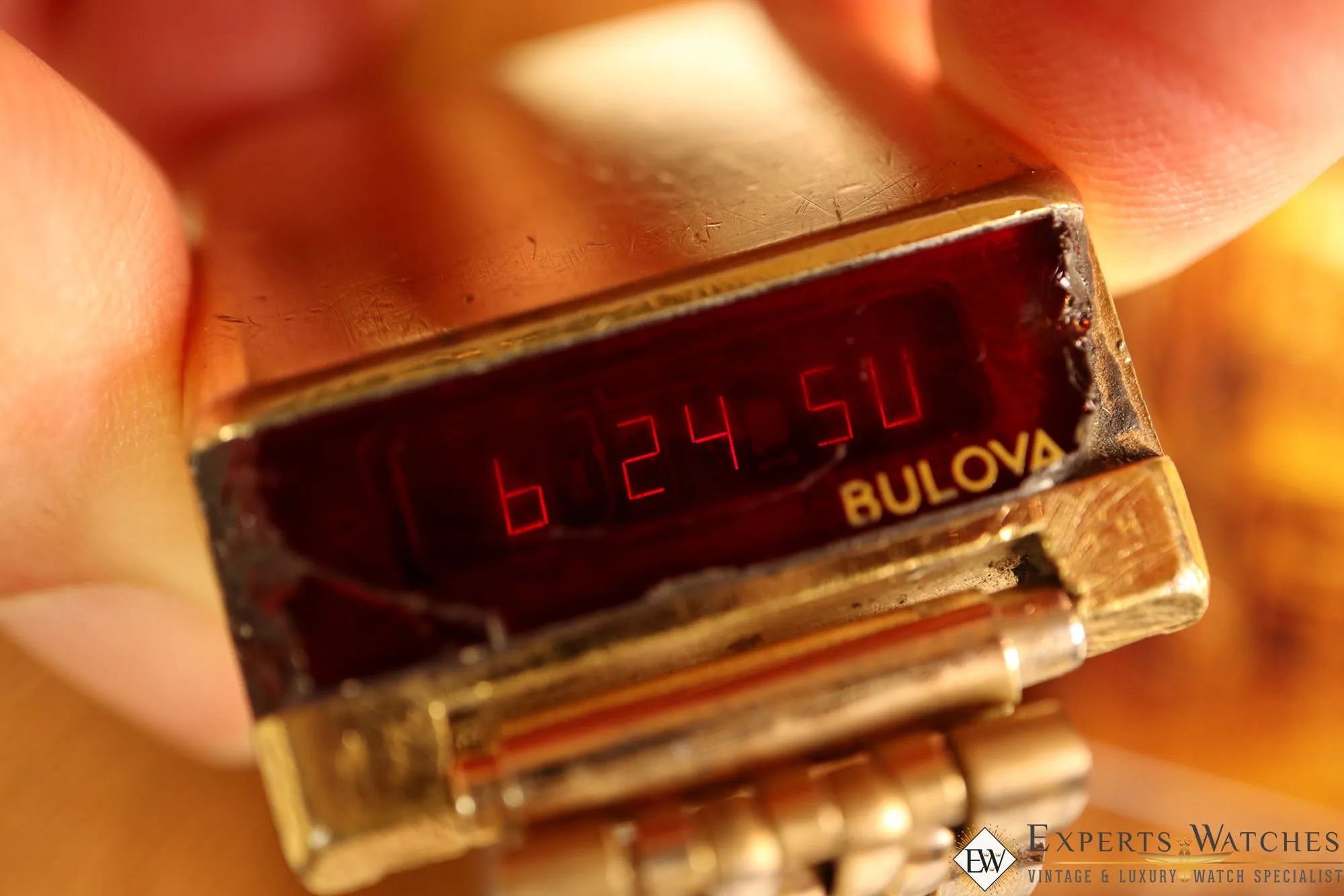 Vintage Rare 1976 Bulova COMPUTRON N7 Red LED Digital Gold Tone Cell 228
